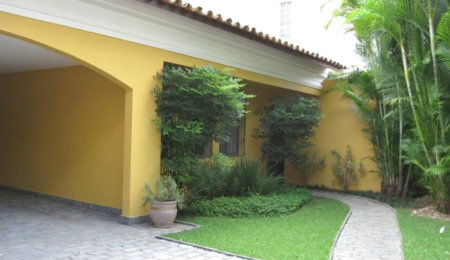 Casa à venda com 4 quartos, sendo 2 suítes,  em Jardim Leonor, São Paulo, SP