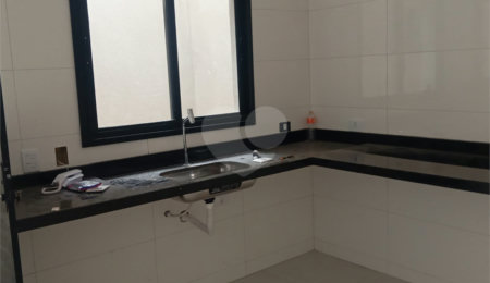 Casa de Vila à venda com 2 suítes em Vila Ré, São Paulo, SP