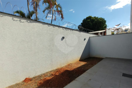 Casa de Vila à venda com 3 quartos, sendo 1 suíte,  em Éden, Sorocaba, SP
