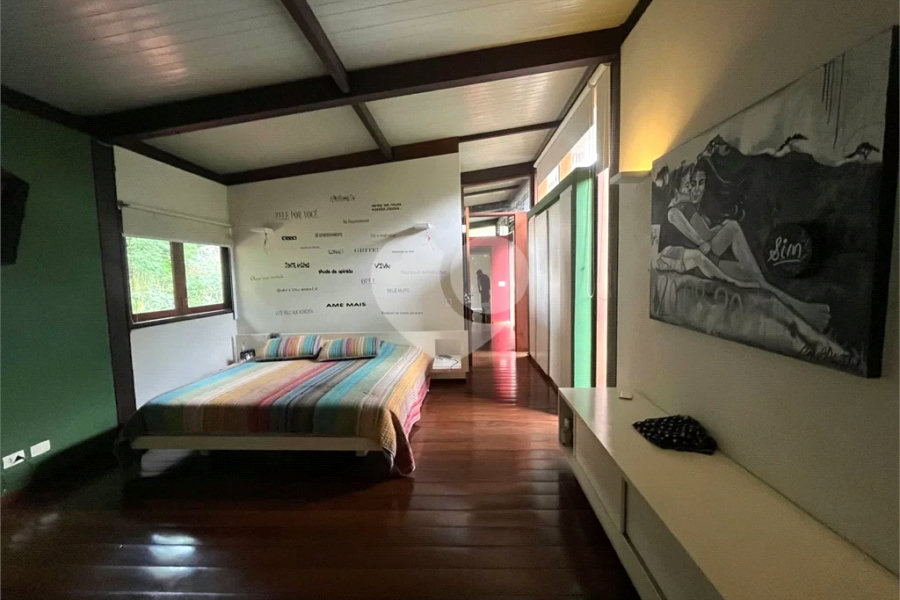 Casa à venda com 3 quartos, sendo 1 suíte, no condomínio Jardim da Montanha I, Mairiporã - SP