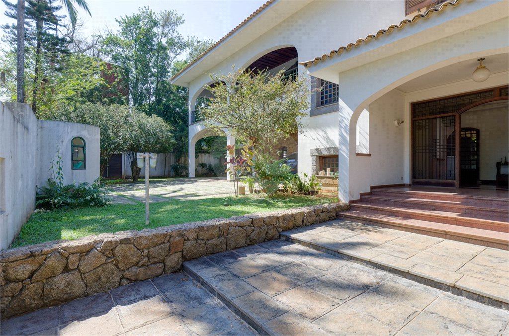 Casa à venda com 5 suítes no condomínio Chácara Flora, São Paulo - SP