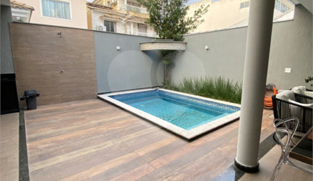 Casa à venda com 4 quartos, sendo 2 suítes, no condomínio Golden Village, Rio de Janeiro - RJ