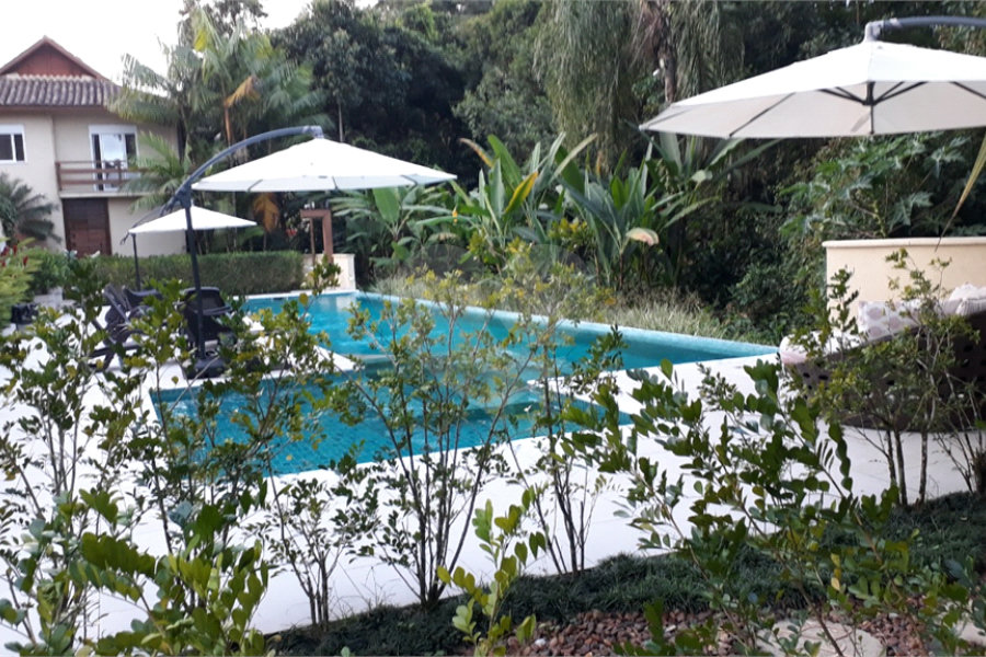 Casa à venda com 4 quartos, sendo 3 suítes, no condomínio Residencial Vila Esmeralda, São Sebastião - SP