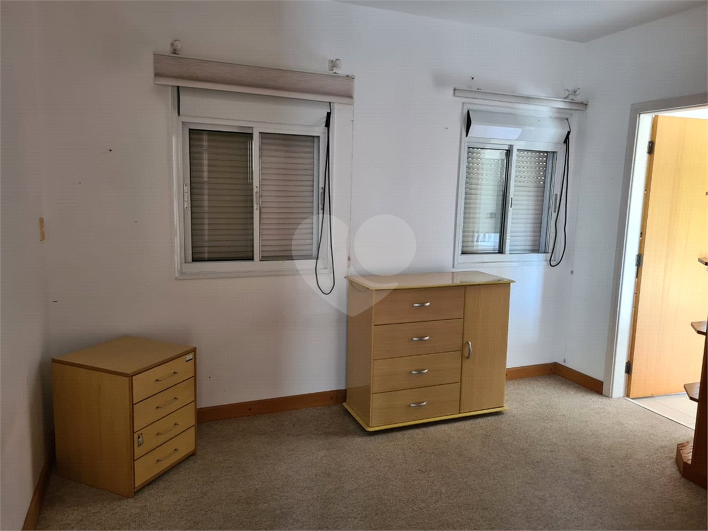 Casa à venda com 6 quartos, sendo 4 suítes, no condomínio Jardim Paulista I, Vinhedo - SP