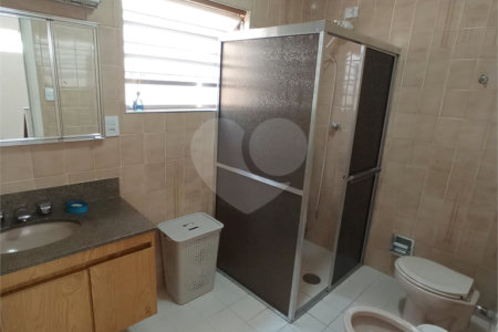 Sobrado à venda com 3 quartos, sendo 1 suíte, em Bosque da Saúde, São Paulo, SP
