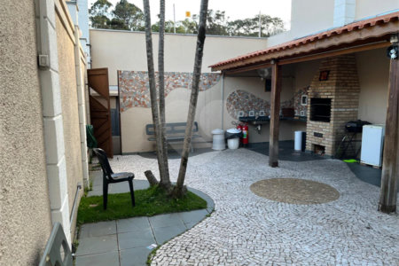Casa à venda com 3 quartos, sendo 2 suítes, no condomínio Palmas, São Paulo - SP