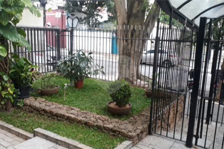 Venda apartamento 2 dormitórios, vaga de garagem fixa, lazer completo. Campo Belo. SP.