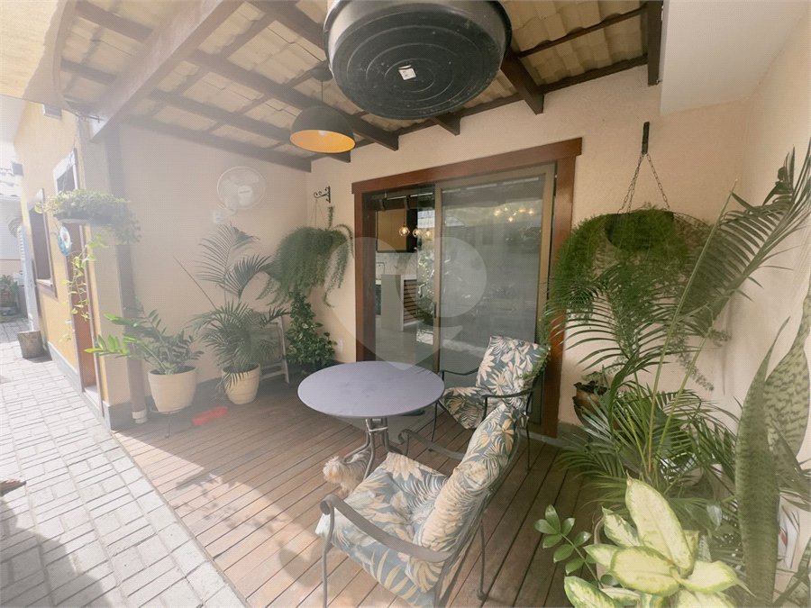 Casa em condomínio à venda com 4 quartos, sendo 2 suítes,  em Caravelas, Armação dos Búzios, RJ