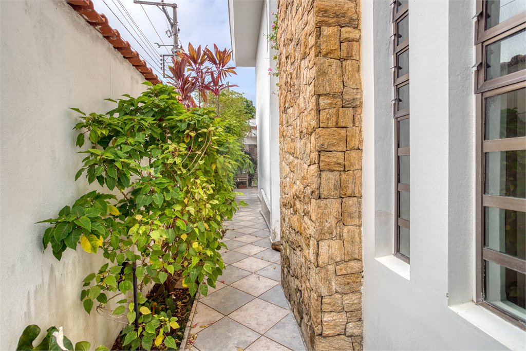 Casa de Vila à venda com 4 quartos, sendo 2 suítes, em Granja Julieta, São Paulo, SP