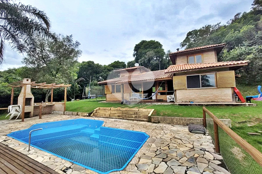 Casa à venda com 3 quartos, sendo 1 suíte, em Serra da Cantareira, Mairiporã, SP