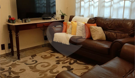 Casa Térrea à venda com 3 quartos, sendo 1 suíte, em Vila Lavínia, Mogi das Cruzes, SP