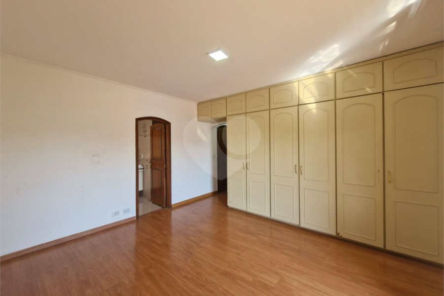 Sobrado à venda com 4 quartos, sendo 3 suítes, em Jardim São Bento, São Paulo, SP