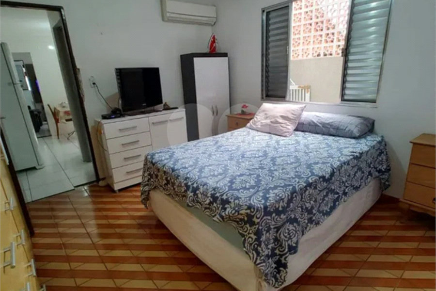 Casa à venda com 2 quartos, sendo 1 suíte, em Parque Maria Domitila, São Paulo, SP