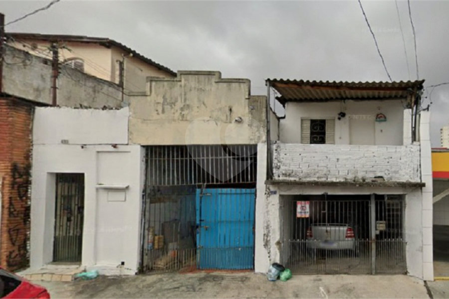 Oportunidade para Construtores e Investidores: Terreno com Construção Antiga em Excelente Localizaçã