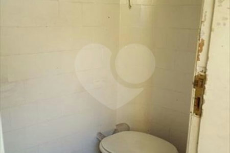 Sobrado à venda com 4 quartos, sendo 1 suíte, em Vila Monumento, São Paulo, SP