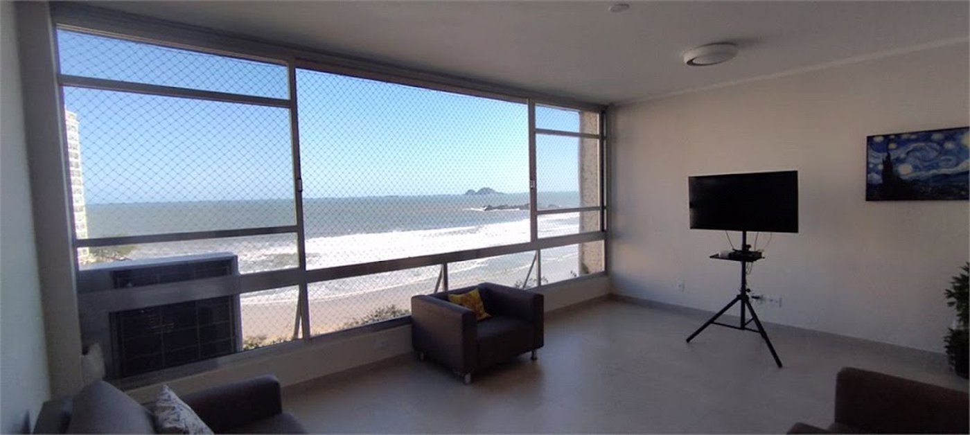 Apartamento Residencial à venda, Pitangueiras, Guarujá - AP0444.