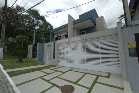 CASA 03 QUARTOS DE ALTO PADRÃO