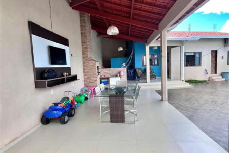 Casa à venda com 6 quartos, sendo 1 suíte, no Centro, Balsas, MA
