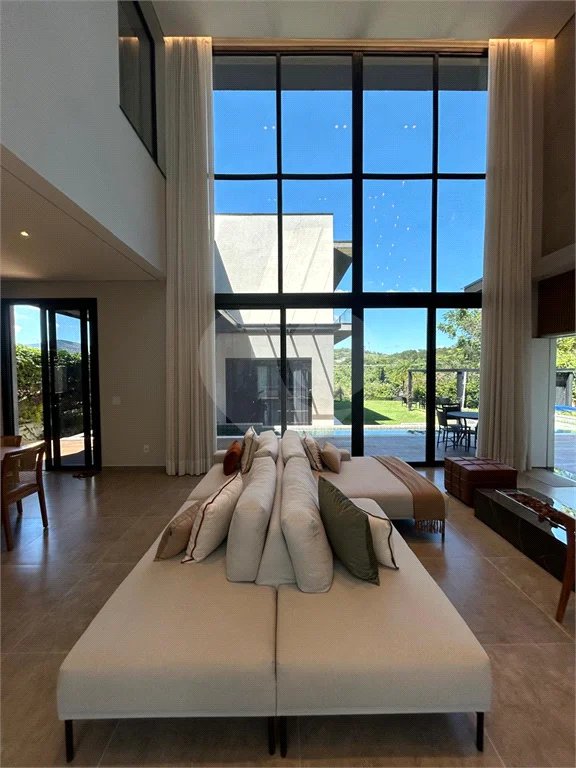 Belíssima Casa à venda com 453m², 4 suítes e 5 vagas de garagem em Atibaia!!!!