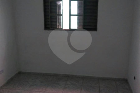 Casa térrea no Loteamento Habitacional São Carlos 1, sendo 3 Dormitórios e 1 suíte