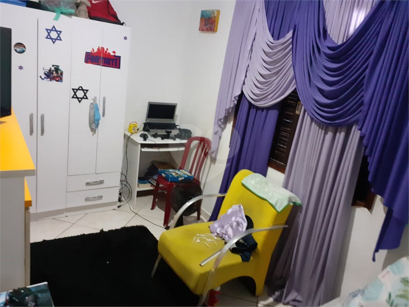 Casa com salão adjacente gerando renda!