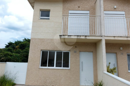 Sobrado à venda com 3 quartos, sendo 1 suíte, em Vila Omízollo, Louveira, SP