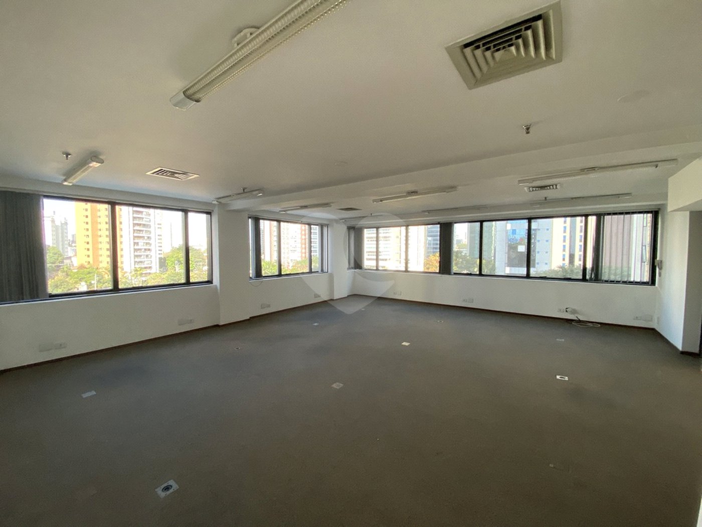 Conjunto comercial com 146m², 3 vagas, à venda no Brooklin
