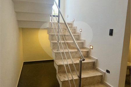 Casa Assobradada com 3 suítes na Vila Thais em Atibaia