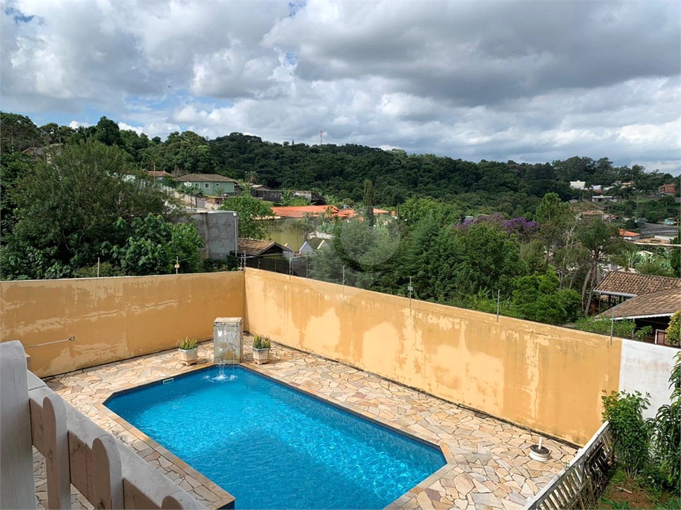 Casa ampla à venda no Vale das Flores em Atibaia