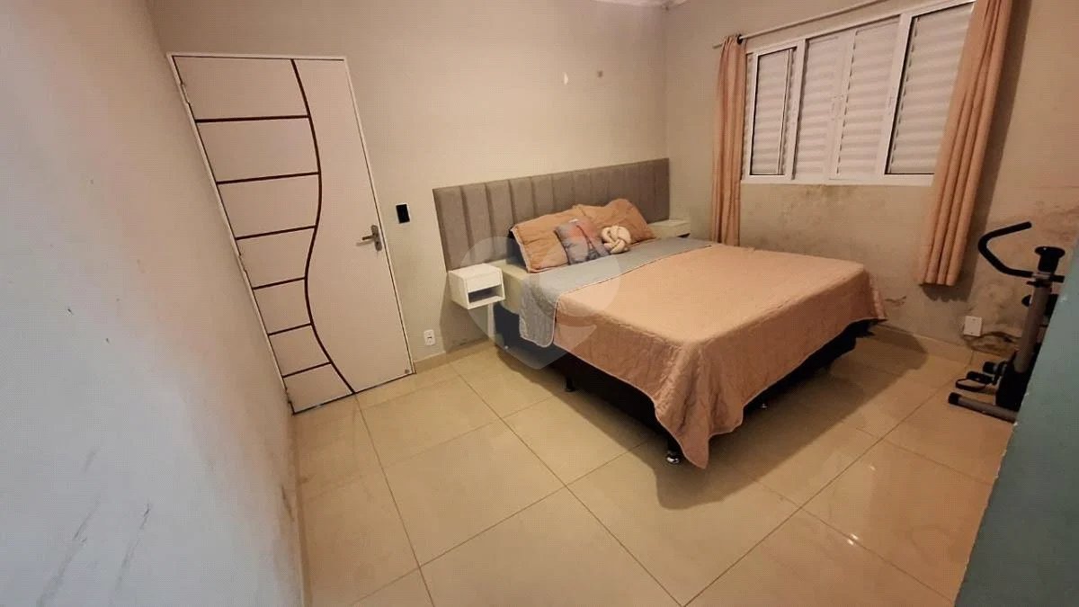 Casa de 2 quartos em Rua Orange, Vila Luzita, Santo André - Venda!