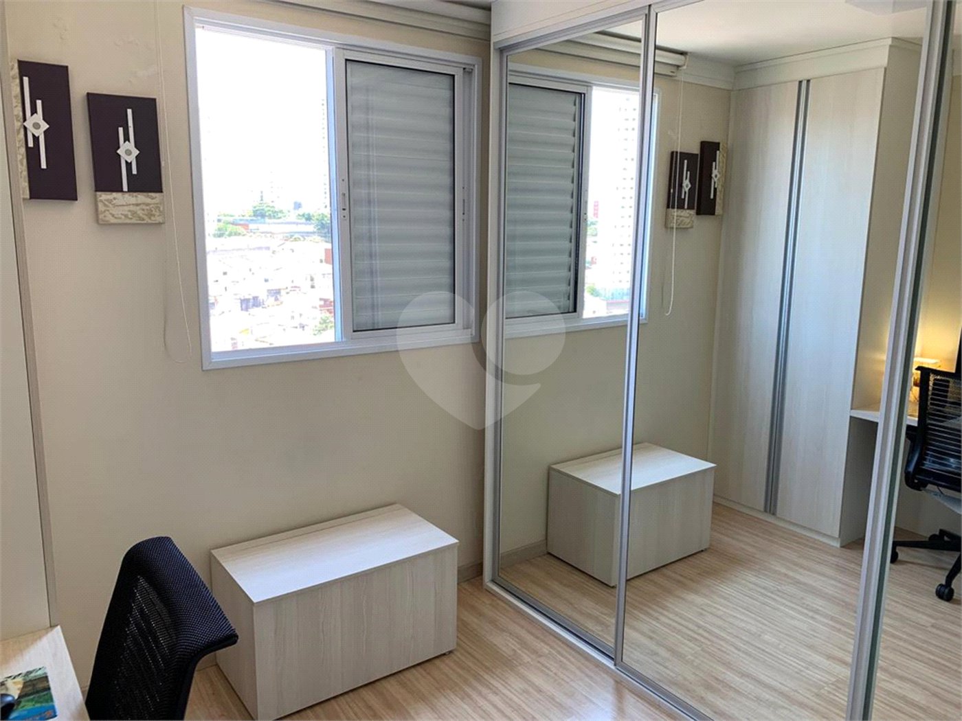 Apartamento de 70m2 com 3 dorms, 2 banheiros, 1 suíte, 1 vaga. Estuda permuta.