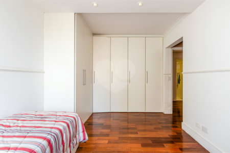 Apartamento à venda com 3 quartos, sendo 1 suíte, em Itaim Bibi, São Paulo, SP