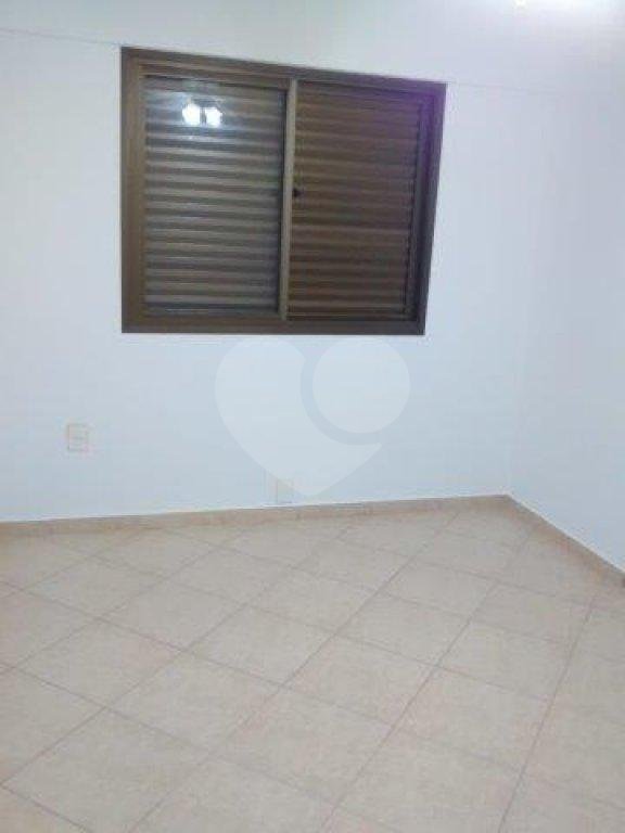 Apartamento à venda com 2 quartos, sendo 1 suíte, em Vila Tupi, Praia Grande, SP