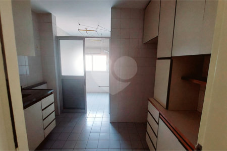 Apartamento à venda com 3 quartos, sendo 1 suíte, em Vila Olímpia, São Paulo, SP