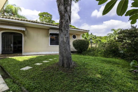 Casa à venda com 4 quartos, sendo 2 suítes, em Jardim Leonor, São Paulo, SP