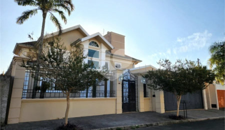 Casa à venda com 3 suítes em Vila Nastri, Itapetininga, SP