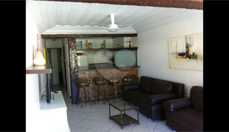 Casa em condomínio à venda com 2 quartos, sendo 1 suíte,  em Manguinhos, Armação dos Búzios, RJ