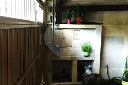 Sobrado à venda com 4 quartos, sendo 1 suíte,  em Vila Gomes, São Paulo, SP