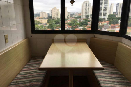 Apartamento à venda com 3 quartos, sendo 1 suíte,  em Santo Amaro, São Paulo, SP