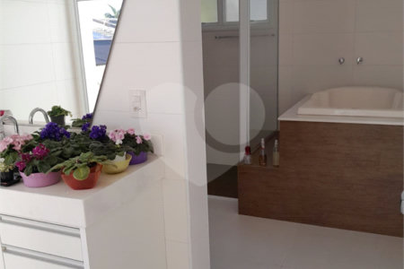 Casa à venda com 5 suítes no condomínio Ipe Velho, Vinhedo - SP
