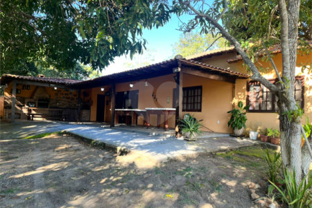 Chácara à venda com 4 quartos em Retiro, São Pedro da Aldeia, RJ