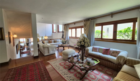 Casa de Vila à venda ou para alugar com 4 quartos, sendo 2 suítes,  em Jardim Leonor, São Paulo, SP