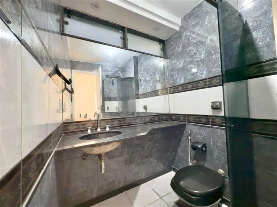 Apartamento à venda com 3 quartos, sendo 1 suíte,  em Leblon, Rio de Janeiro, RJ