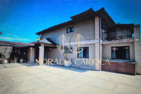 Casa à venda com 4 suítes em Jardim Peró, Cabo Frio, RJ