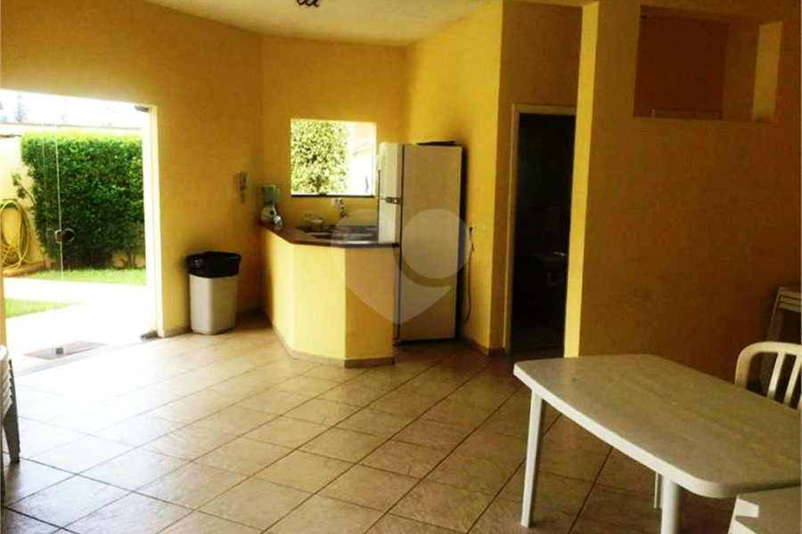 Casa à venda com 3 quartos, sendo 1 suíte, no condomínio Vila das Macieiras, São Paulo - SP