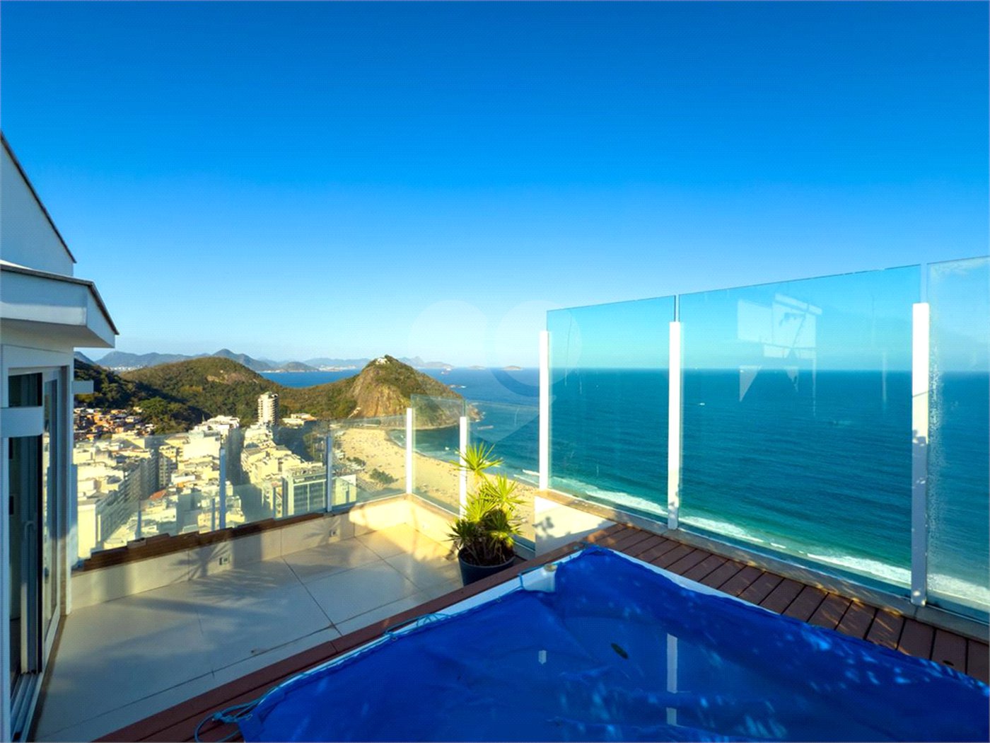 Cobertura à venda com 2 suítes em Leme, Rio de Janeiro, RJ