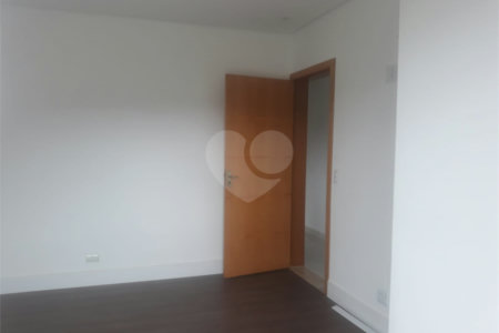 Sobrado à venda com 3 quartos, sendo 1 suíte, em Jardim Vitória, Mairinque, SP