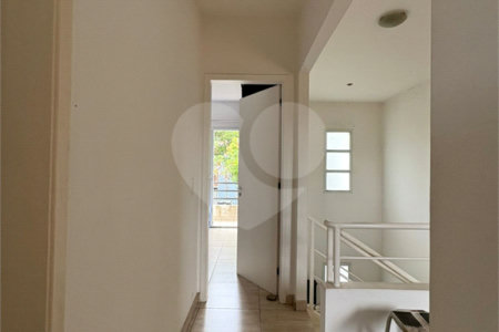 Casa à venda com 3 quartos, sendo 1 suíte, no condomínio New Village, Cotia - SP