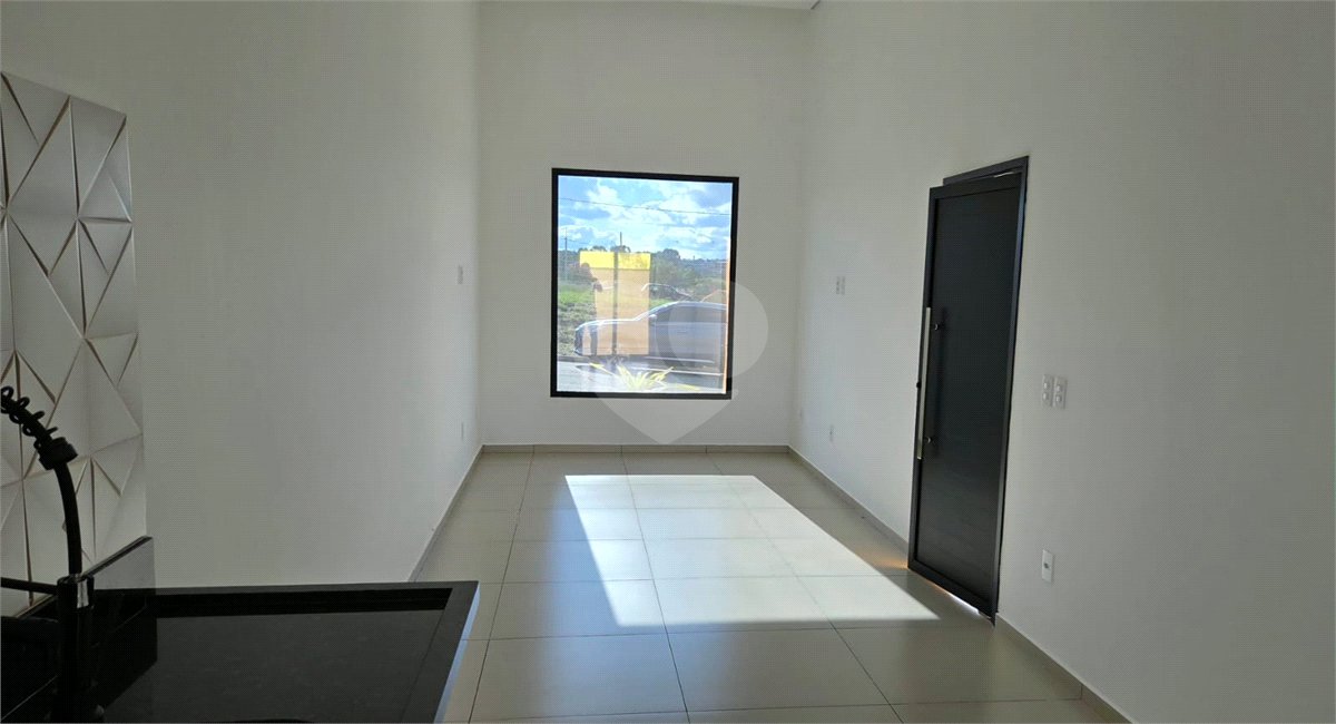Casa à venda com 2 quartos, sendo 1 suíte, no condomínio Tivolli, Itapetininga - SP