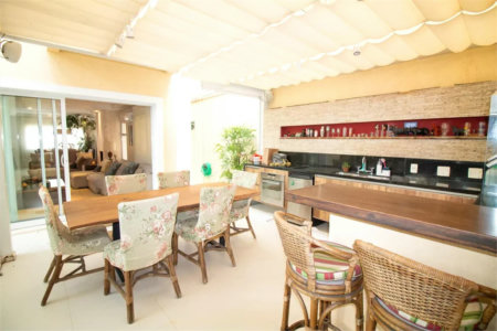 Casa à venda com 4 quartos, sendo 3 suítes, no condomínio Residencial Sans Souci, São Paulo - SP